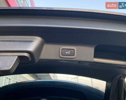 Синий Ягуар Ф-Пейс, объемом двигателя 2 л и пробегом 102 тыс. км за 25500 $, фото 7 на Automoto.ua