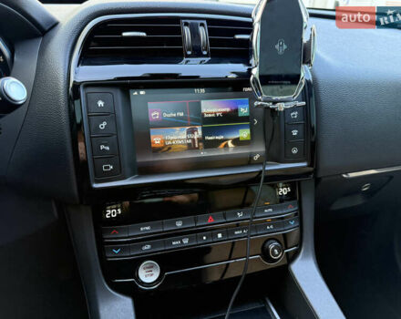 Синий Ягуар Ф-Пейс, объемом двигателя 2 л и пробегом 199 тыс. км за 24900 $, фото 23 на Automoto.ua