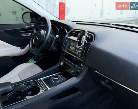 Синий Ягуар Ф-Пейс, объемом двигателя 2 л и пробегом 199 тыс. км за 26500 $, фото 34 на Automoto.ua