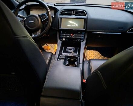 Синий Ягуар Ф-Пейс, объемом двигателя 3 л и пробегом 116 тыс. км за 24900 $, фото 6 на Automoto.ua