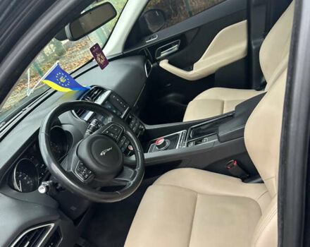 Синий Ягуар Ф-Пейс, объемом двигателя 2 л и пробегом 92 тыс. км за 16999 $, фото 9 на Automoto.ua