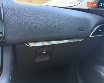 Синий Ягуар Ф-Пейс, объемом двигателя 2 л и пробегом 199 тыс. км за 24900 $, фото 19 на Automoto.ua