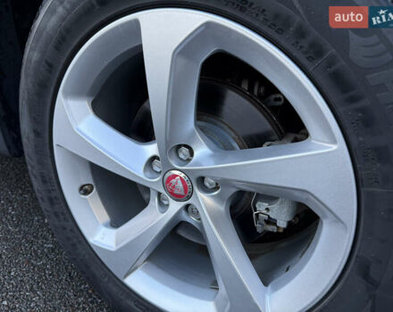 Синий Ягуар Ф-Пейс, объемом двигателя 2 л и пробегом 199 тыс. км за 26500 $, фото 4 на Automoto.ua