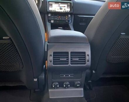 Синий Ягуар Ф-Пейс, объемом двигателя 2 л и пробегом 102 тыс. км за 25500 $, фото 19 на Automoto.ua