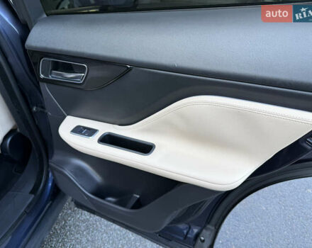 Синий Ягуар Ф-Пейс, объемом двигателя 2 л и пробегом 199 тыс. км за 24900 $, фото 31 на Automoto.ua