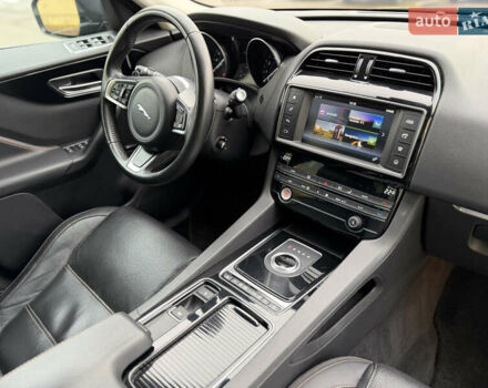 Синий Ягуар Ф-Пейс, объемом двигателя 2 л и пробегом 120 тыс. км за 16000 $, фото 18 на Automoto.ua