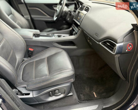 Синий Ягуар Ф-Пейс, объемом двигателя 2 л и пробегом 120 тыс. км за 16000 $, фото 20 на Automoto.ua