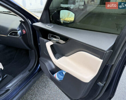 Синий Ягуар Ф-Пейс, объемом двигателя 2 л и пробегом 199 тыс. км за 26500 $, фото 32 на Automoto.ua