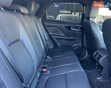 Синий Ягуар Ф-Пейс, объемом двигателя 2 л и пробегом 88 тыс. км за 17800 $, фото 26 на Automoto.ua