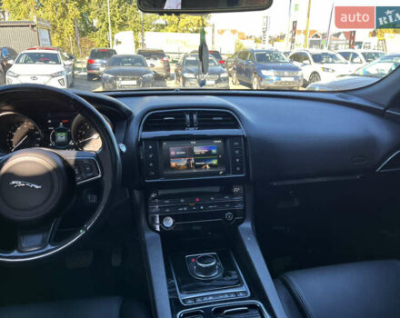 Синий Ягуар Ф-Пейс, объемом двигателя 2 л и пробегом 88 тыс. км за 17800 $, фото 18 на Automoto.ua