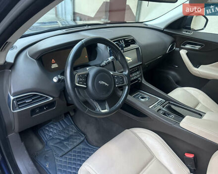 Синий Ягуар Ф-Пейс, объемом двигателя 2 л и пробегом 55 тыс. км за 26500 $, фото 6 на Automoto.ua