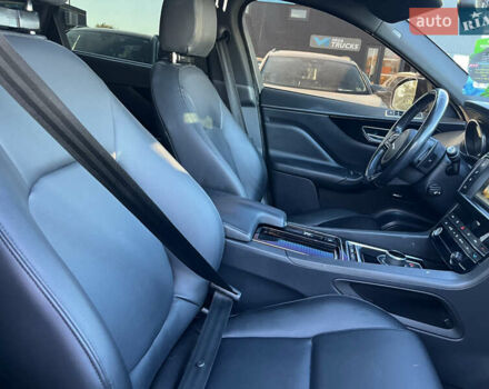 Синий Ягуар Ф-Пейс, объемом двигателя 2 л и пробегом 88 тыс. км за 17800 $, фото 28 на Automoto.ua