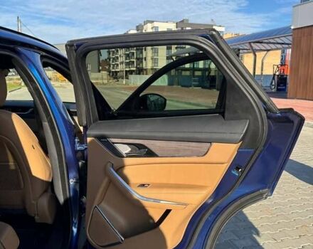 Синий Ягуар Ф-Пейс, объемом двигателя 2 л и пробегом 60 тыс. км за 32000 $, фото 26 на Automoto.ua