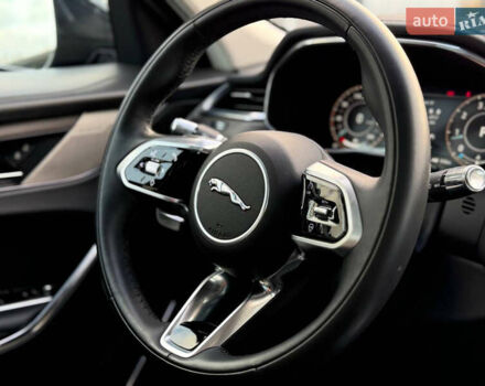 Синий Ягуар Ф-Пейс, объемом двигателя 2 л и пробегом 5 тыс. км за 43000 $, фото 5 на Automoto.ua