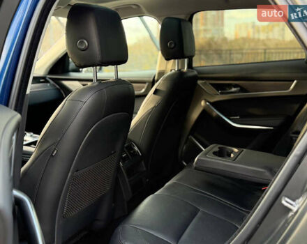 Синий Ягуар Ф-Пейс, объемом двигателя 2 л и пробегом 5 тыс. км за 43000 $, фото 6 на Automoto.ua