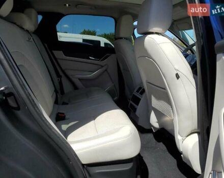 Синий Ягуар Ф-Пейс, объемом двигателя 2 л и пробегом 25 тыс. км за 12050 $, фото 10 на Automoto.ua