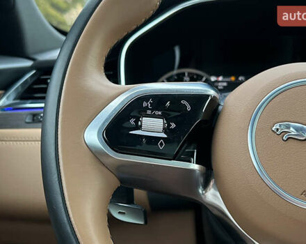 Синий Ягуар Ф-Пейс, объемом двигателя 2 л и пробегом 5 тыс. км за 48999 $, фото 10 на Automoto.ua