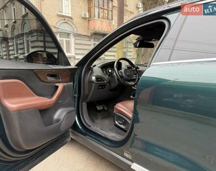 Зеленый Ягуар Ф-Пейс, объемом двигателя 2.99 л и пробегом 143 тыс. км за 28000 $, фото 10 на Automoto.ua