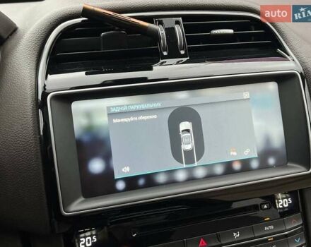 Зеленый Ягуар Ф-Пейс, объемом двигателя 2 л и пробегом 115 тыс. км за 22990 $, фото 26 на Automoto.ua