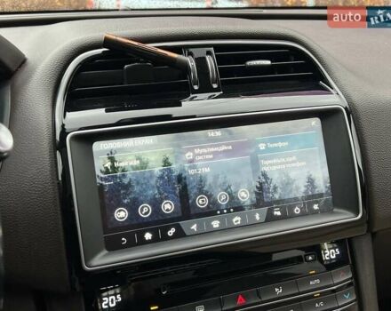 Зеленый Ягуар Ф-Пейс, объемом двигателя 2 л и пробегом 115 тыс. км за 22990 $, фото 25 на Automoto.ua