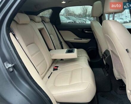 Зеленый Ягуар Ф-Пейс, объемом двигателя 2 л и пробегом 115 тыс. км за 22990 $, фото 11 на Automoto.ua