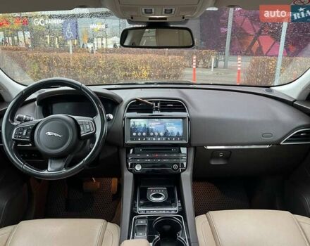 Зеленый Ягуар Ф-Пейс, объемом двигателя 2 л и пробегом 115 тыс. км за 22990 $, фото 29 на Automoto.ua