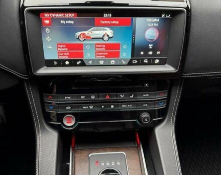 Зеленый Ягуар Ф-Пейс, объемом двигателя 2.99 л и пробегом 143 тыс. км за 28000 $, фото 16 на Automoto.ua