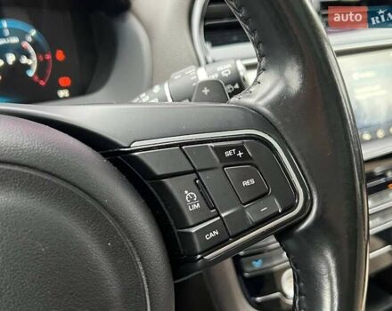 Зеленый Ягуар Ф-Пейс, объемом двигателя 2 л и пробегом 115 тыс. км за 22990 $, фото 22 на Automoto.ua