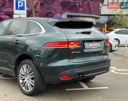 Зеленый Ягуар Ф-Пейс, объемом двигателя 2 л и пробегом 115 тыс. км за 22990 $, фото 5 на Automoto.ua