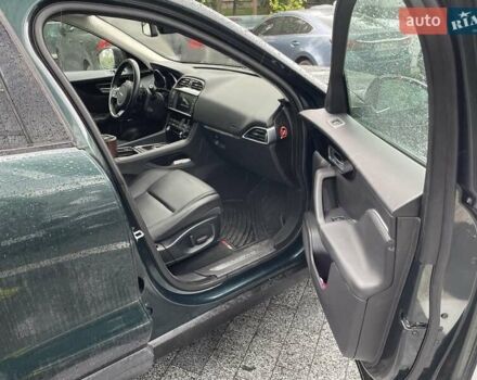 Зелений Ягуар Ф-Пейс, об'ємом двигуна 2 л та пробігом 175 тис. км за 21200 $, фото 16 на Automoto.ua