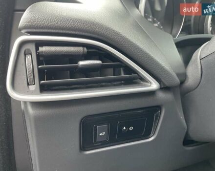 Зелений Ягуар Ф-Пейс, об'ємом двигуна 2 л та пробігом 175 тис. км за 21200 $, фото 5 на Automoto.ua