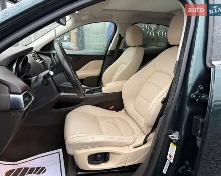 Зелений Ягуар Ф-Пейс, об'ємом двигуна 2 л та пробігом 101 тис. км за 18500 $, фото 14 на Automoto.ua