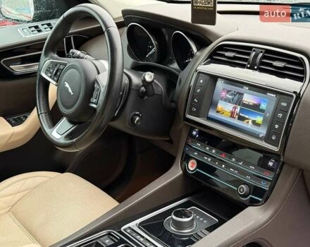 Зелений Ягуар Ф-Пейс, об'ємом двигуна 2 л та пробігом 101 тис. км за 18500 $, фото 27 на Automoto.ua