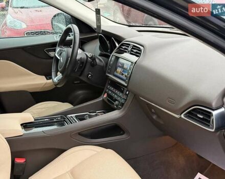 Зелений Ягуар Ф-Пейс, об'ємом двигуна 2 л та пробігом 101 тис. км за 18500 $, фото 28 на Automoto.ua