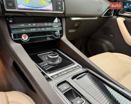 Зелений Ягуар Ф-Пейс, об'ємом двигуна 2 л та пробігом 101 тис. км за 18500 $, фото 26 на Automoto.ua