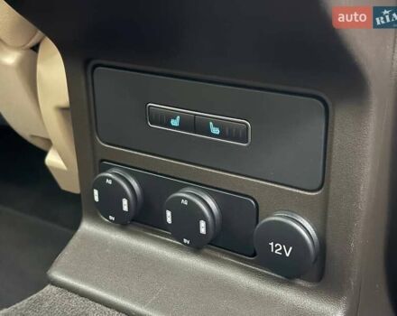 Зелений Ягуар Ф-Пейс, об'ємом двигуна 2 л та пробігом 101 тис. км за 18500 $, фото 37 на Automoto.ua