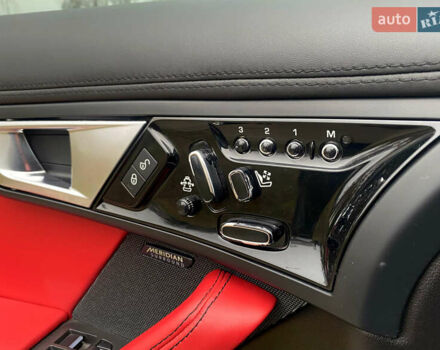 Черный Ягуар Ф-Тайп, объемом двигателя 3 л и пробегом 75 тыс. км за 33300 $, фото 45 на Automoto.ua