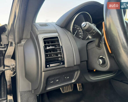 Черный Ягуар Ф-Тайп, объемом двигателя 3 л и пробегом 158 тыс. км за 22550 $, фото 5 на Automoto.ua