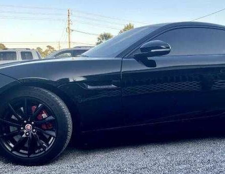 Черный Ягуар Ф-Тайп, объемом двигателя 3 л и пробегом 36 тыс. км за 9400 $, фото 1 на Automoto.ua