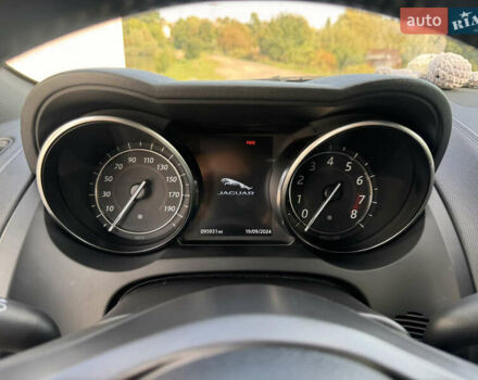 Черный Ягуар Ф-Тайп, объемом двигателя 3 л и пробегом 158 тыс. км за 22550 $, фото 6 на Automoto.ua