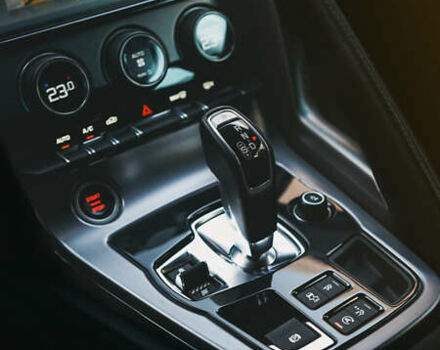 Черный Ягуар Ф-Тайп, объемом двигателя 3 л и пробегом 75 тыс. км за 34500 $, фото 2 на Automoto.ua