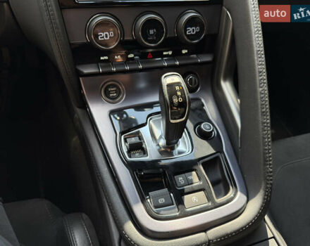 Черный Ягуар Ф-Тайп, объемом двигателя 3 л и пробегом 57 тыс. км за 32000 $, фото 20 на Automoto.ua