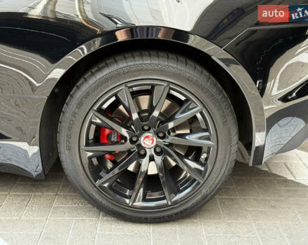 Черный Ягуар Ф-Тайп, объемом двигателя 3 л и пробегом 57 тыс. км за 32000 $, фото 10 на Automoto.ua