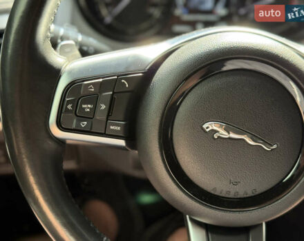 Черный Ягуар Ф-Тайп, объемом двигателя 3 л и пробегом 57 тыс. км за 32000 $, фото 15 на Automoto.ua