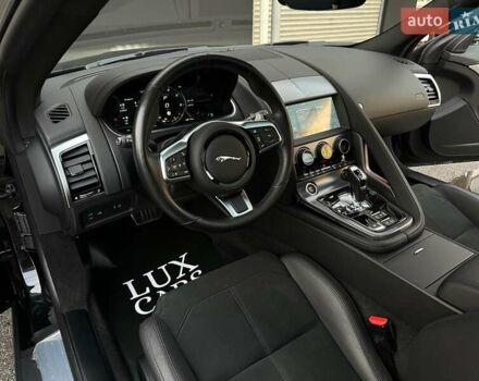 Черный Ягуар Ф-Тайп, объемом двигателя 2 л и пробегом 18 тыс. км за 64900 $, фото 38 на Automoto.ua