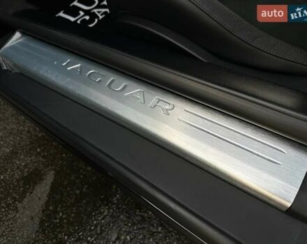 Черный Ягуар Ф-Тайп, объемом двигателя 2 л и пробегом 18 тыс. км за 64900 $, фото 41 на Automoto.ua