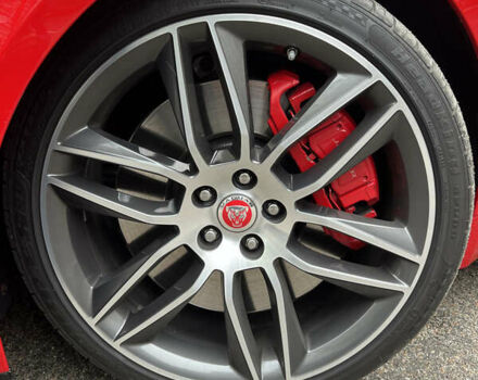 Красный Ягуар Ф-Тайп, объемом двигателя 3 л и пробегом 29 тыс. км за 61900 $, фото 2 на Automoto.ua