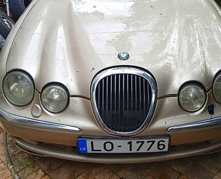 Серый Ягуар С-Тайп, объемом двигателя 3 л и пробегом 290 тыс. км за 1700 $, фото 1 на Automoto.ua