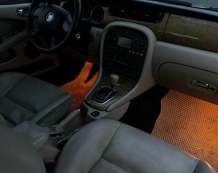 Бежевый Ягуар Х-Тайп, объемом двигателя 2.1 л и пробегом 178 тыс. км за 5088 $, фото 4 на Automoto.ua