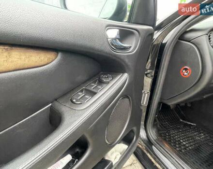 Черный Ягуар Х-Тайп, объемом двигателя 2.5 л и пробегом 142 тыс. км за 4200 $, фото 16 на Automoto.ua